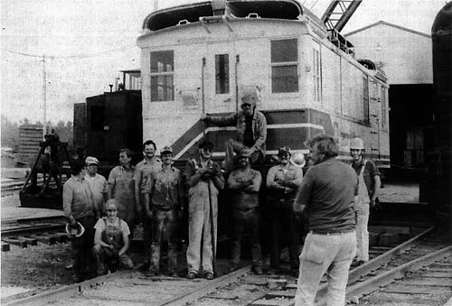 With the 91 unloaded on shop trucks the unloading crew poses for the photographers